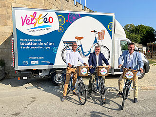 Lancement des réservations de Vélycéo - De gauche à droite : Christophe Cotta, Vice-président de la CARENE-Saint-Nazaire Agglomération délégué aux mobilités et Président de la STRAN, Franck Louvrier, Vice-Président au tourisme et Maire de La Baule-Escoublac, et Nicolas Criaud, Président de Cap Atlantique et Maire de Guérande